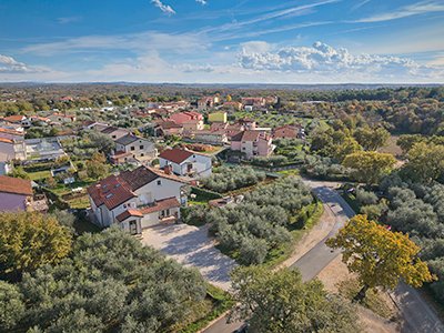 
                        dia bed and breakfast vista della casa ripresa da un drone